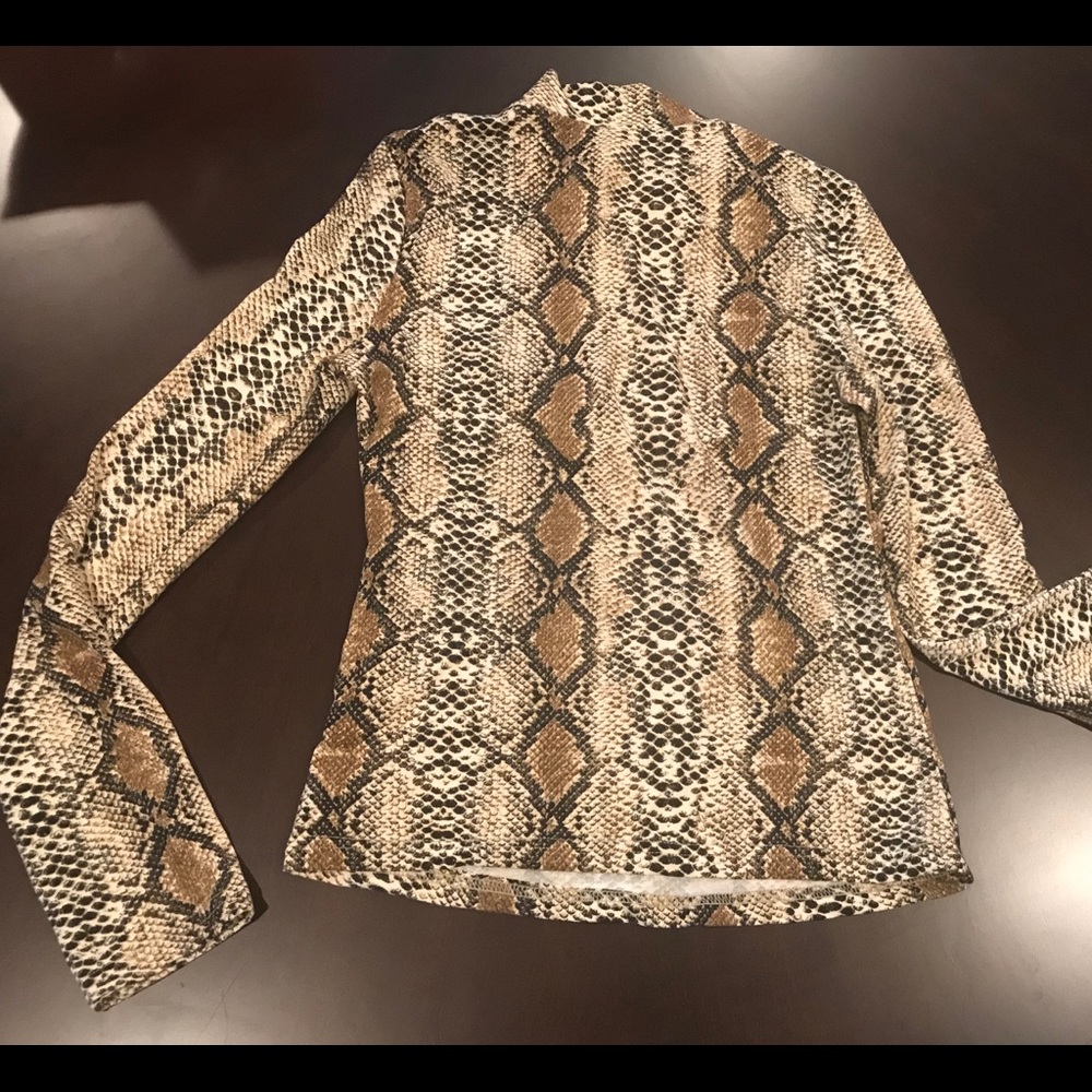 Fitted Mock Neck Snake-Print Top